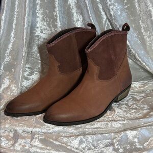 NWT JOURNEE LEATHER ANKLE BOOTS 9